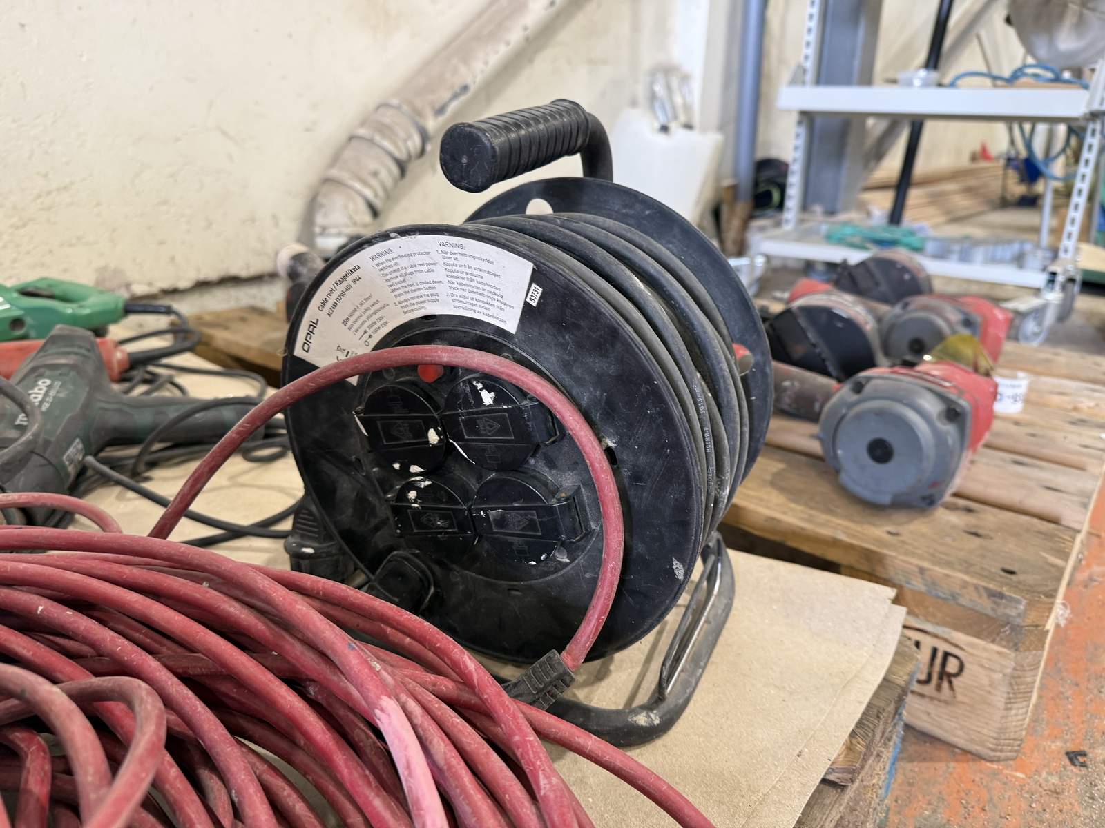 Pall med maskinverktyg Pall med maskinverktyg