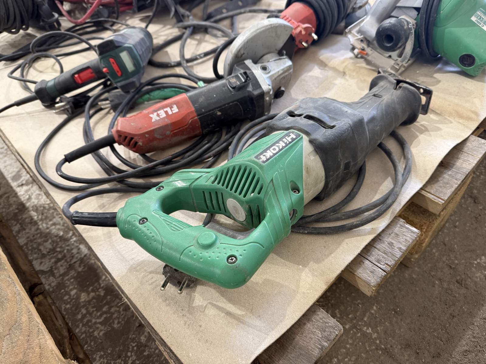 Pall med maskinverktyg Pall med maskinverktyg