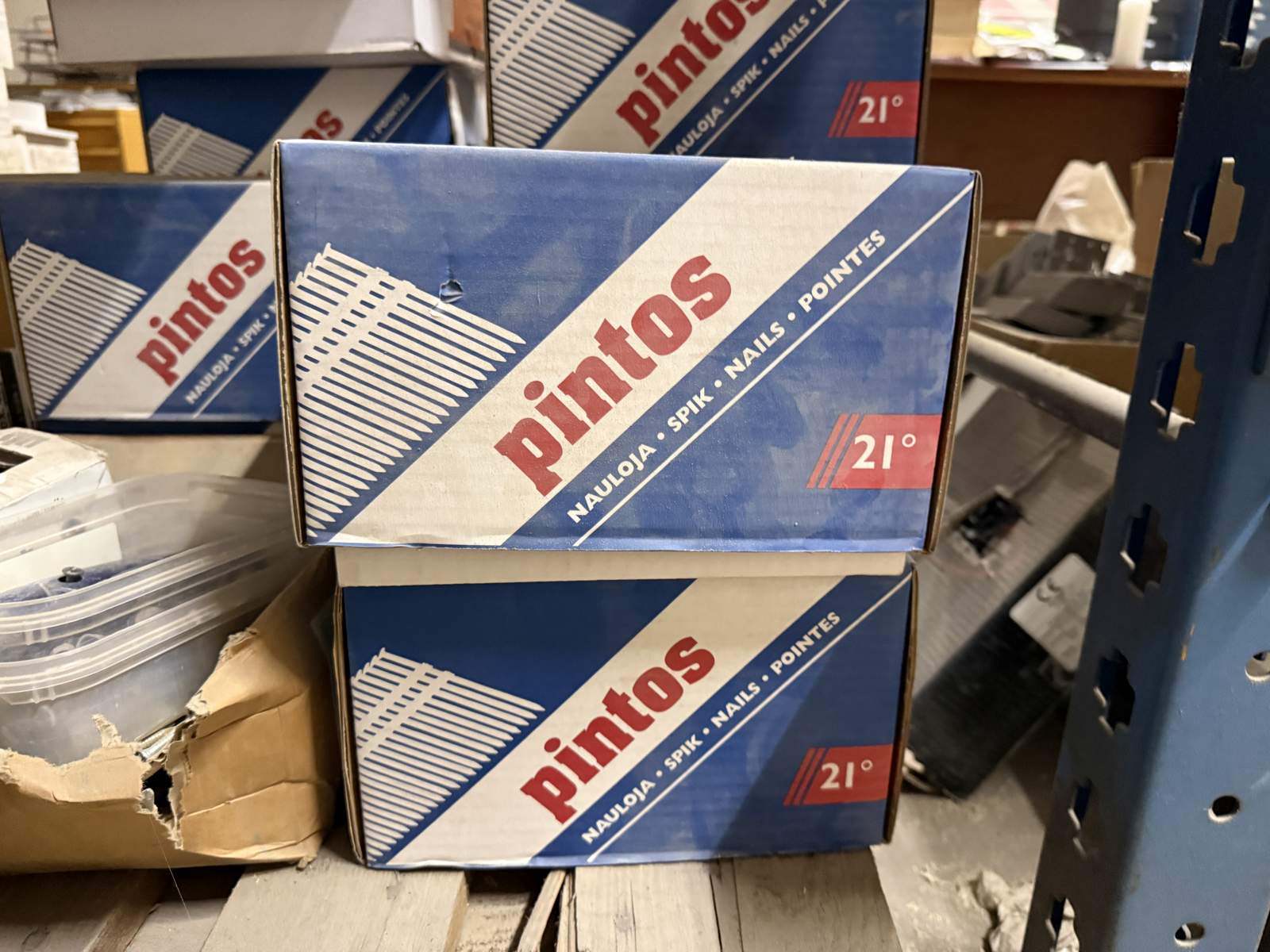 Pall med blandat byggmaterial Pall med blandat byggmaterial