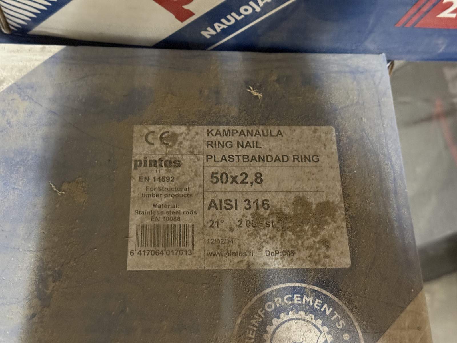 Pall med blandat byggmaterial Pall med blandat byggmaterial