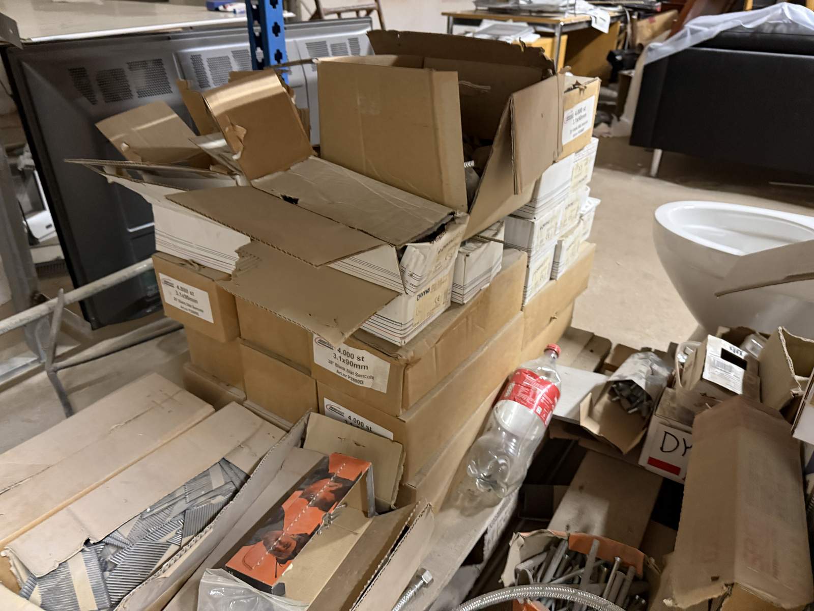 Pall med blandat byggmaterial Pall med blandat byggmaterial