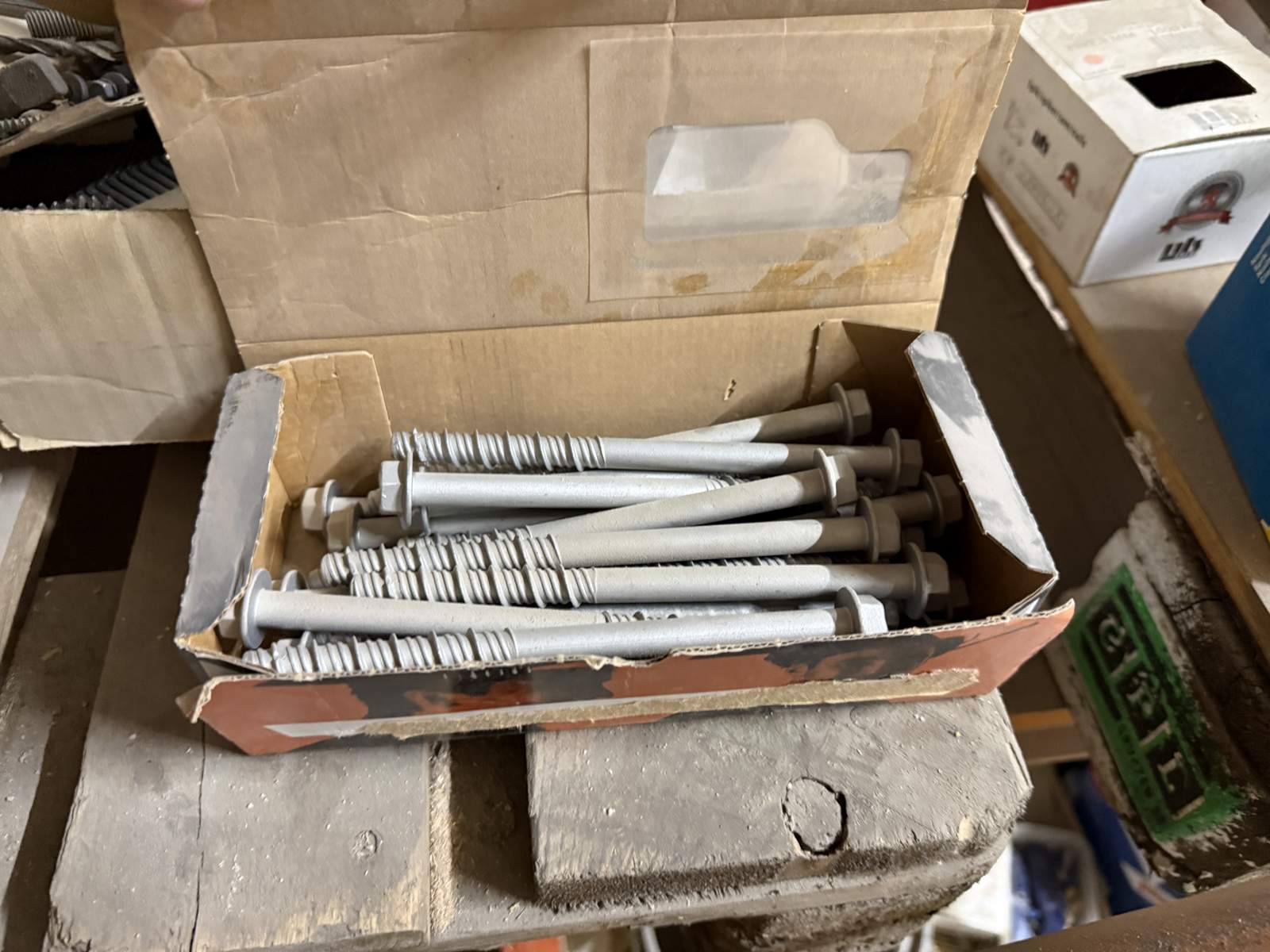 Pall med blandat byggmaterial Pall med blandat byggmaterial
