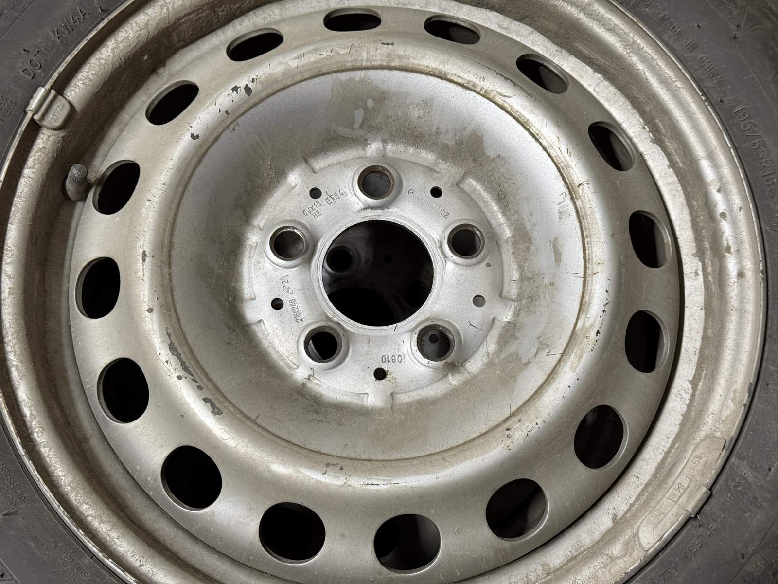 Mazzini Effivan däck på plåtfälg 195/65R16C Mazzini Effivan däck på plåtfälg 195/65R16C
