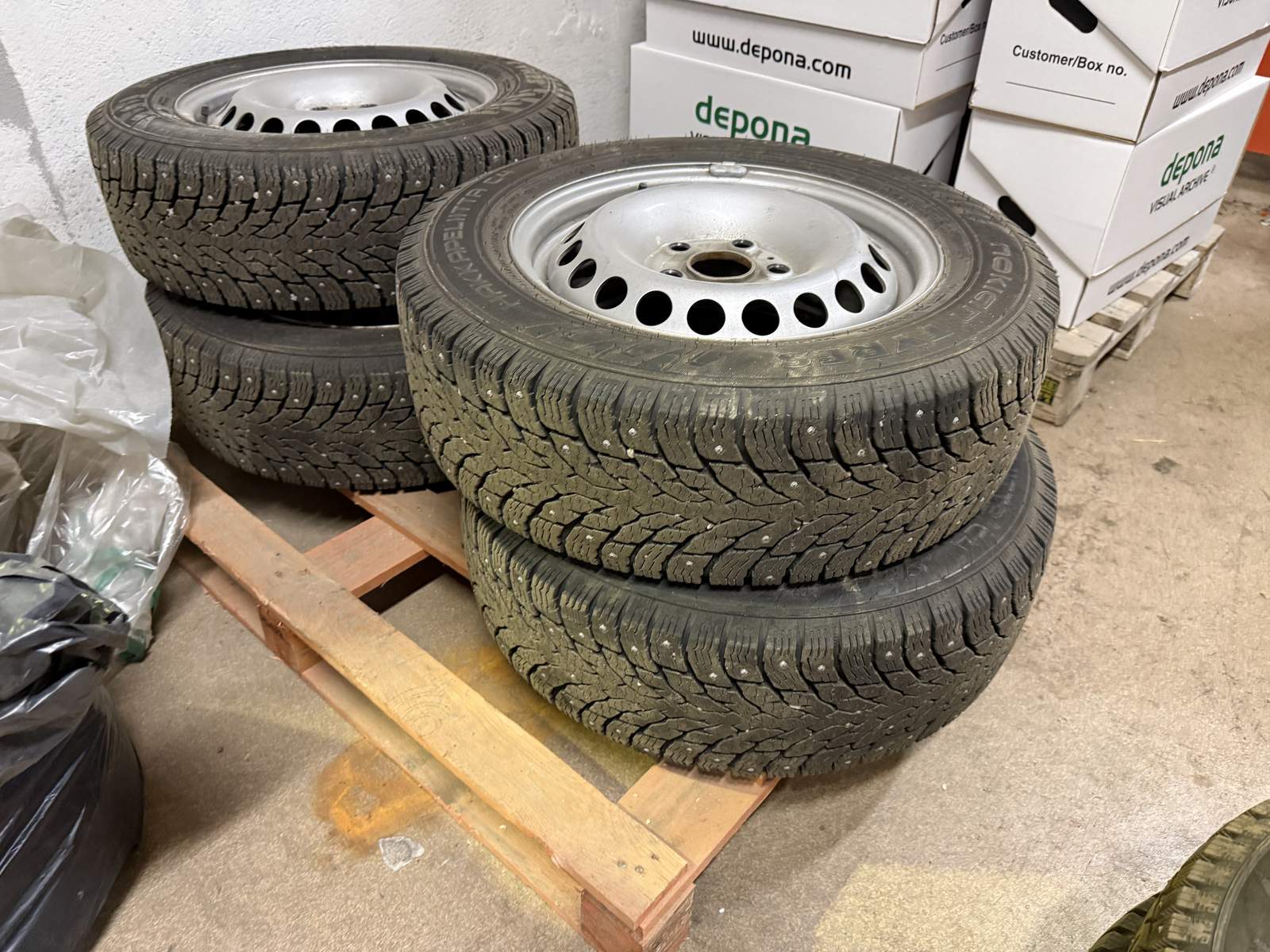 Dubbdäck Nokian Tyres 205x65R16C Dubbdäck Nokian Tyres 205x65R16C