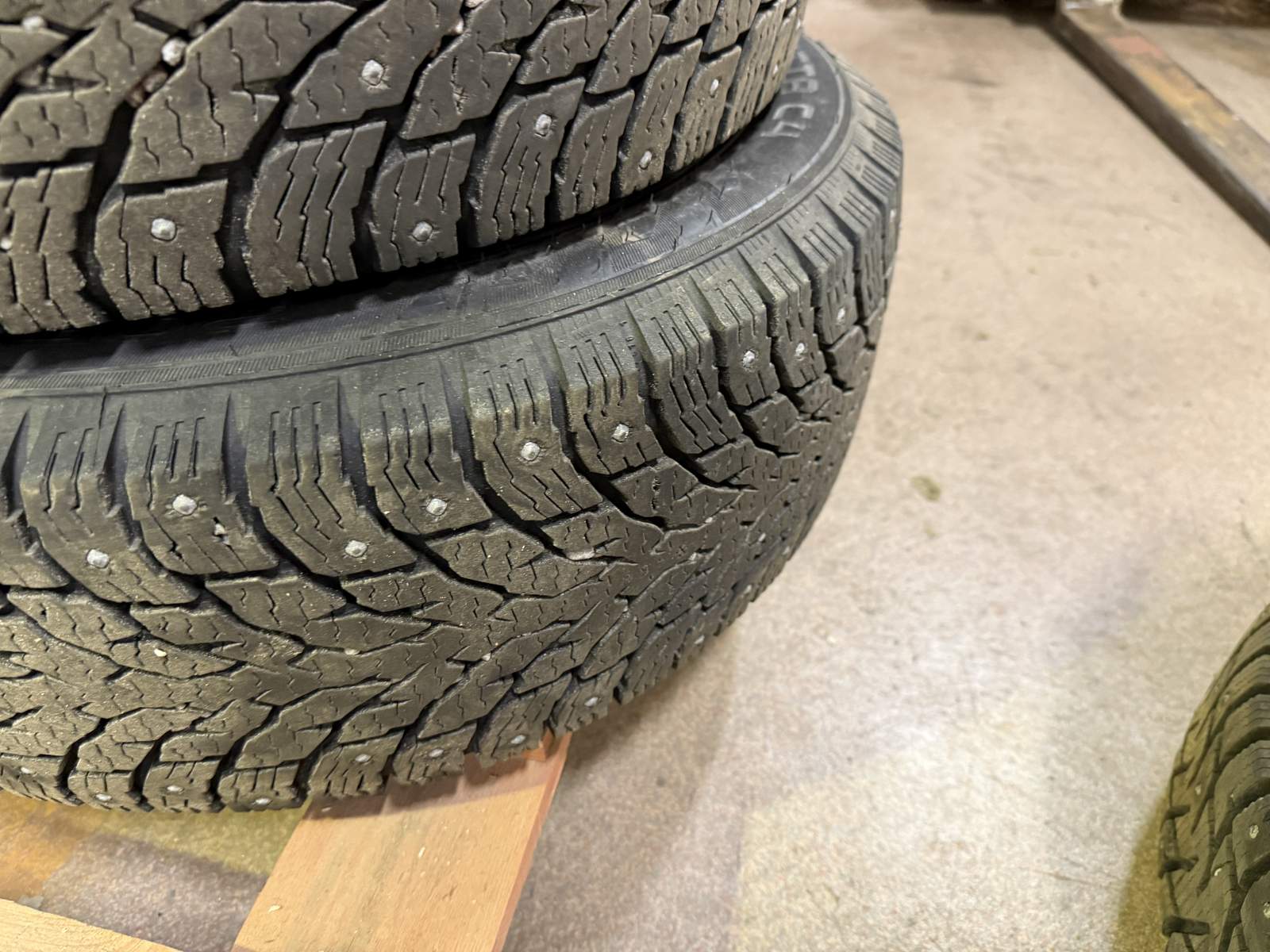 Dubbdäck Nokian Tyres 205x65R16C Dubbdäck Nokian Tyres 205x65R16C