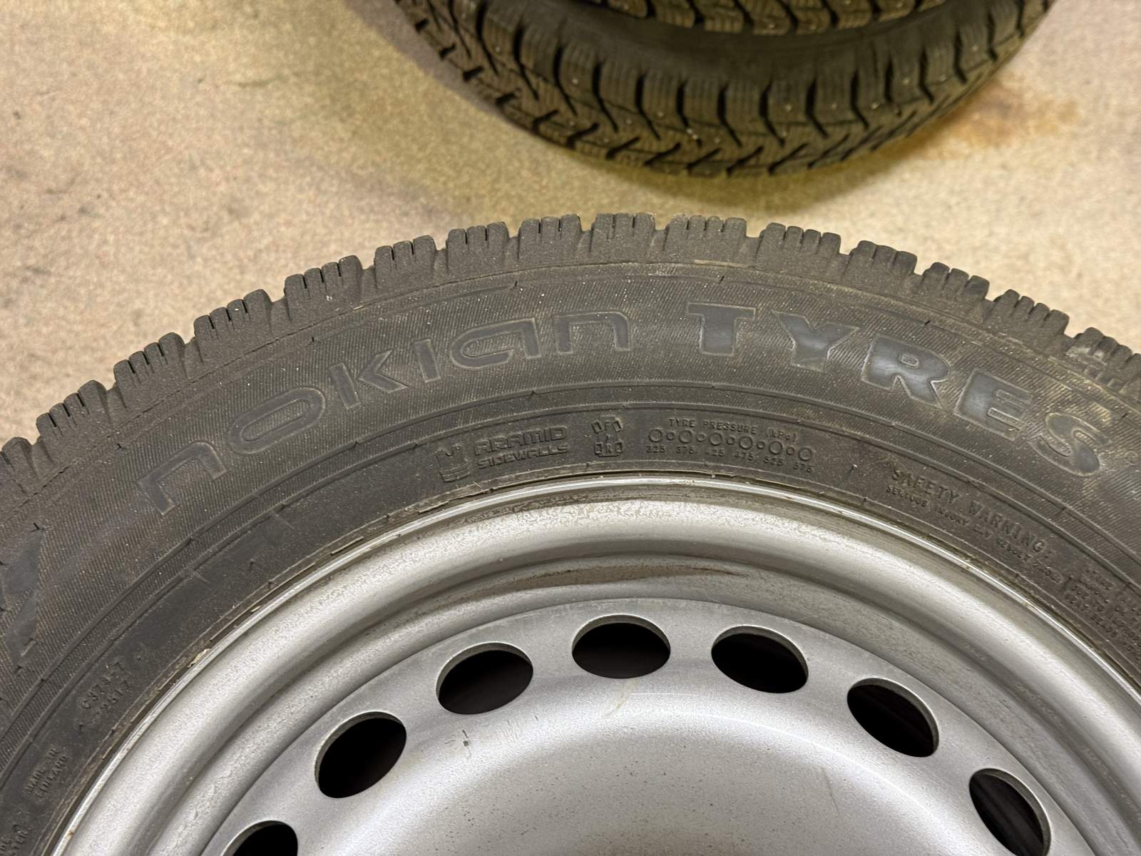 Dubbdäck Nokian Tyres 205x65R16C Dubbdäck Nokian Tyres 205x65R16C