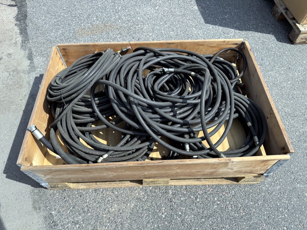 Pall med hydraulslangar