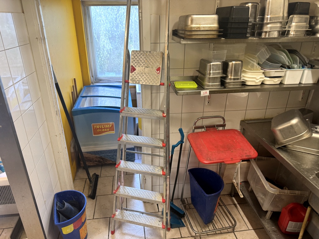 Trappstege och pall Trappstege och pall