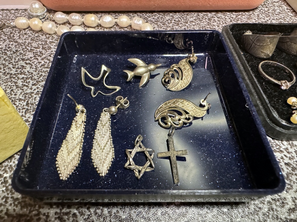 Silversmycken och pärlor Silversmycken och pärlor