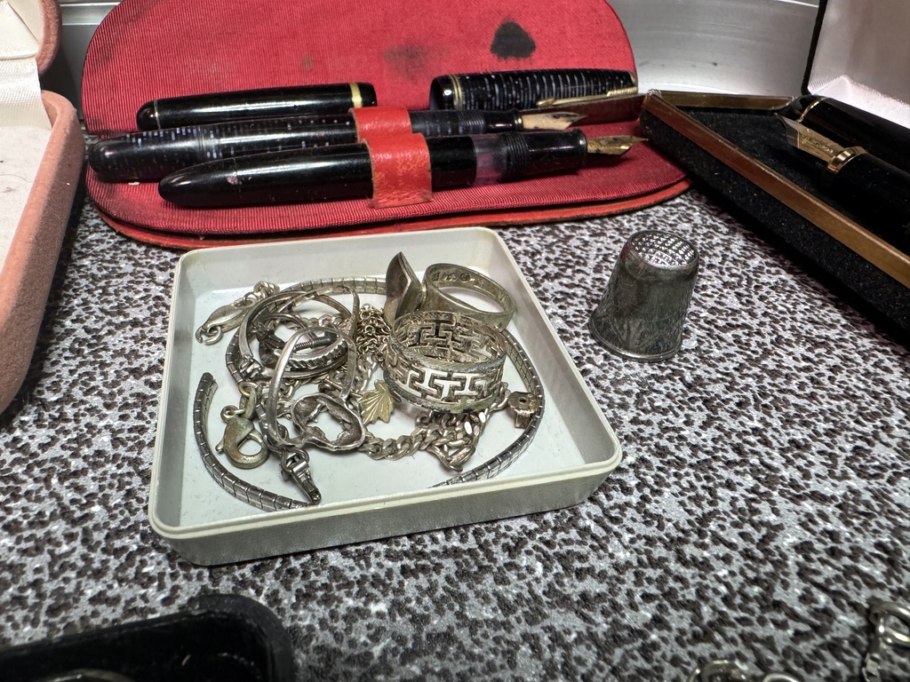 Silversmycken och pärlor Silversmycken och pärlor