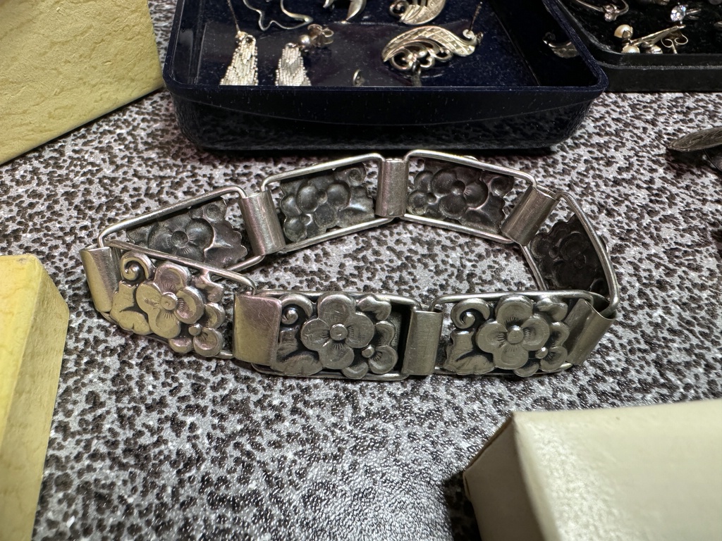 Silversmycken och pärlor Silversmycken och pärlor