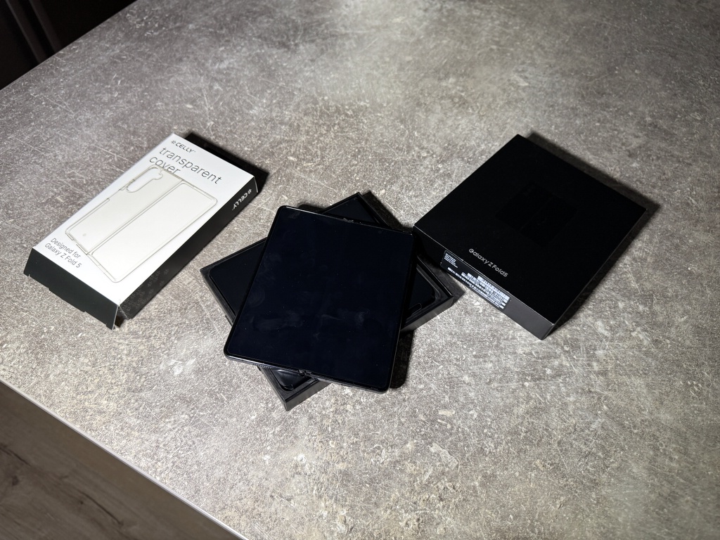 Mobiltelefon, Samsung Galaxy Z Fold 5
