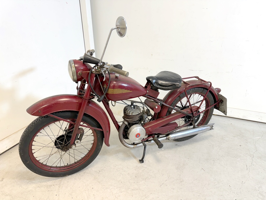 Motorcykel Husqvarna 30, Rödmyra (BFP167) -53 Motorcykel Husqvarna 30, Rödmyra (BFP167) -53