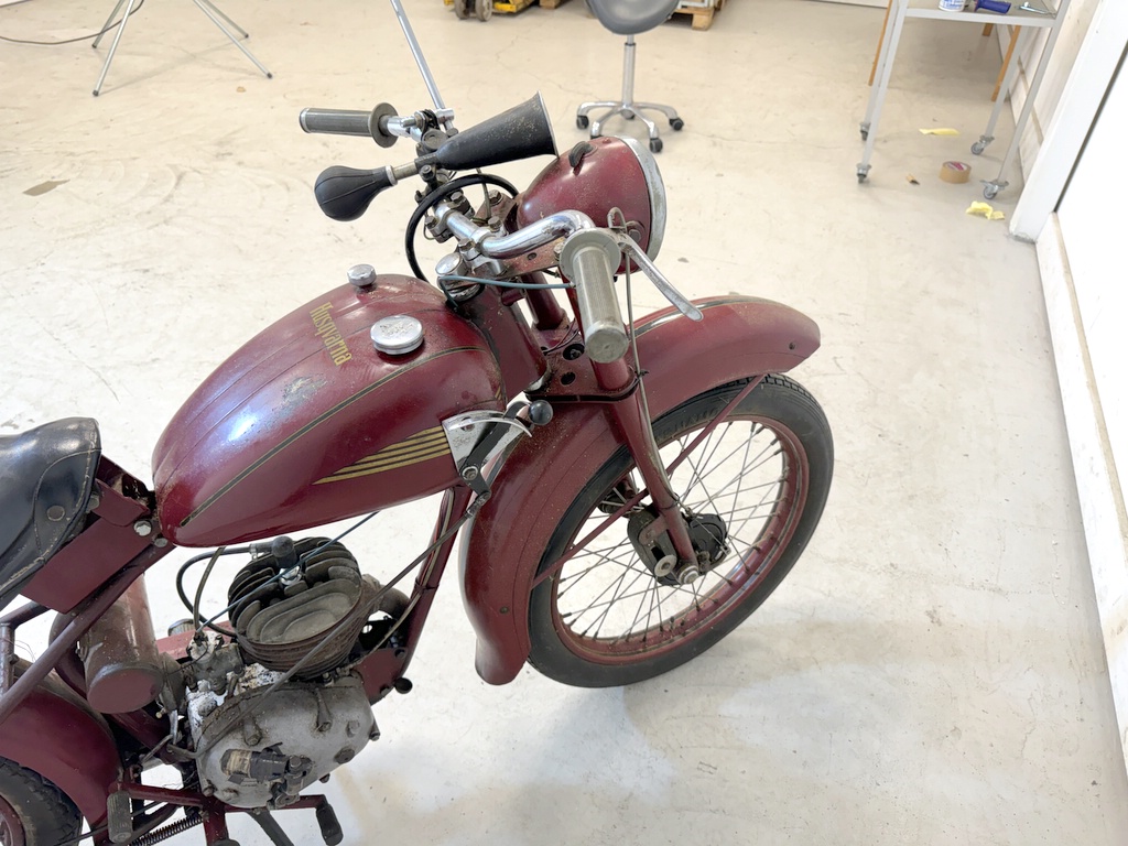 Motorcykel Husqvarna 30, Rödmyra (BFP167) -53 Motorcykel Husqvarna 30, Rödmyra (BFP167) -53