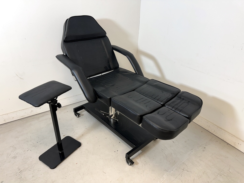 Behandlingsstol från tatueringsstudio Behandlingsstol från tatueringsstudio