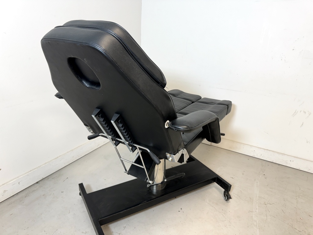 Behandlingsstol från tatueringsstudio Behandlingsstol från tatueringsstudio