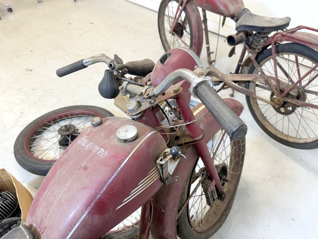 2st Husqvarna rödmyror (rep. objekt) 2st Husqvarna rödmyror (rep. objekt)