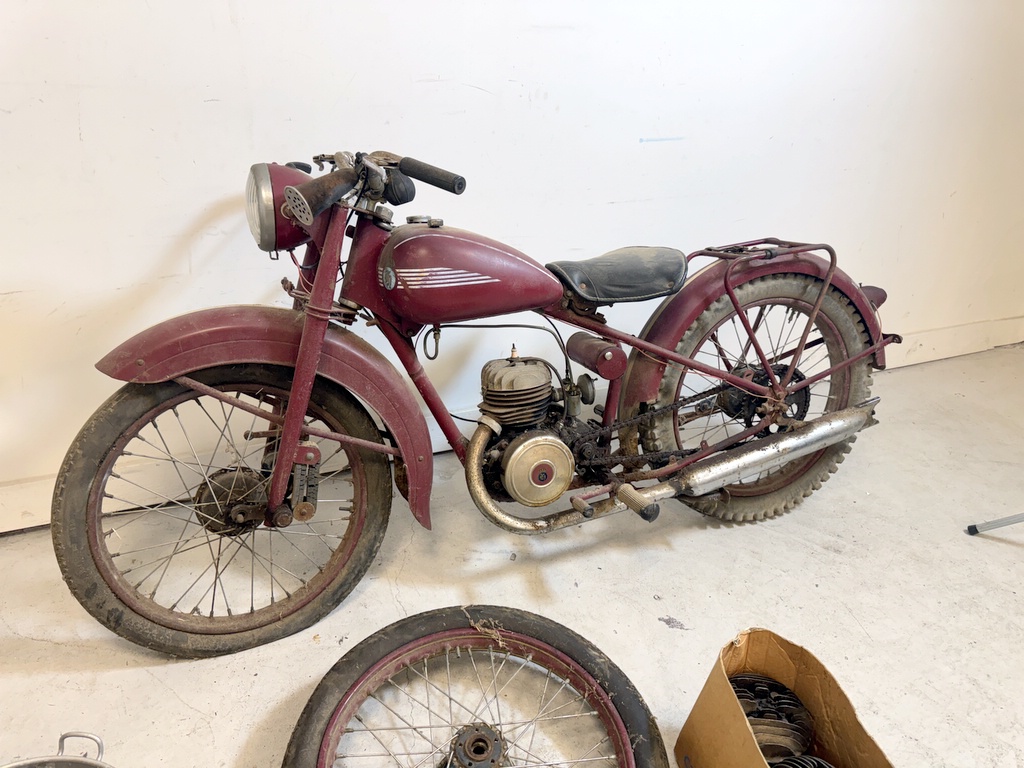 2st Husqvarna rödmyror (rep. objekt) 2st Husqvarna rödmyror (rep. objekt)
