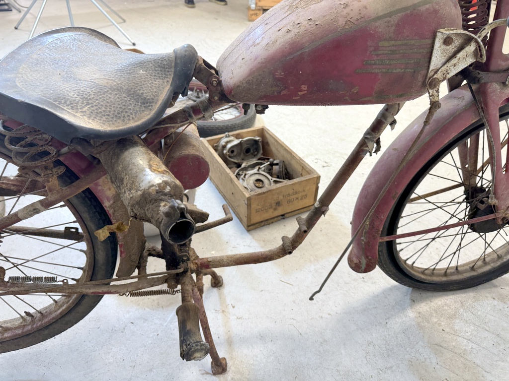 2st Husqvarna rödmyror (rep. objekt) 2st Husqvarna rödmyror (rep. objekt)