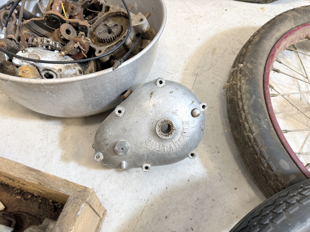 2st Husqvarna rödmyror (rep. objekt) 2st Husqvarna rödmyror (rep. objekt)