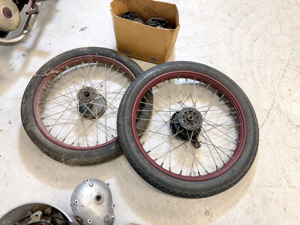2st Husqvarna rödmyror (rep. objekt) 2st Husqvarna rödmyror (rep. objekt)
