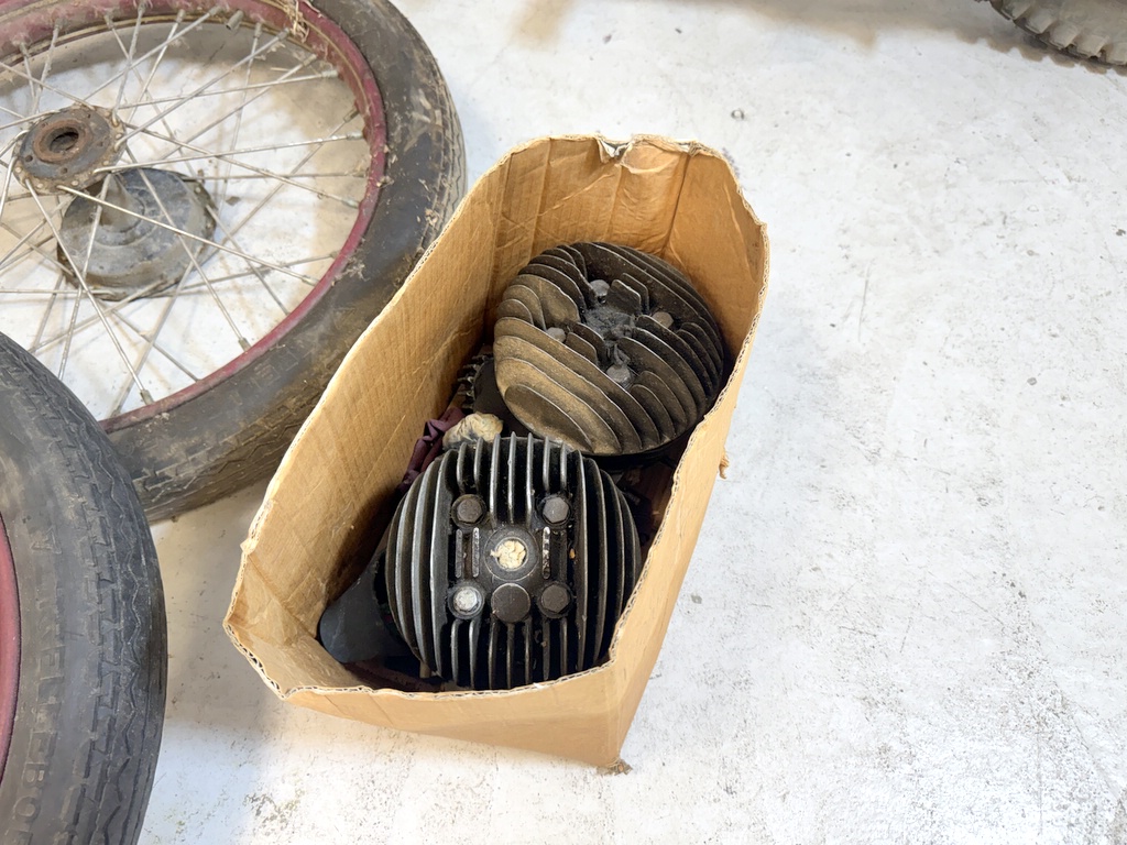 2st Husqvarna rödmyror (rep. objekt) 2st Husqvarna rödmyror (rep. objekt)