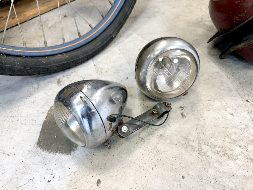 Pall med MC/mopeddelar Pall med MC/mopeddelar