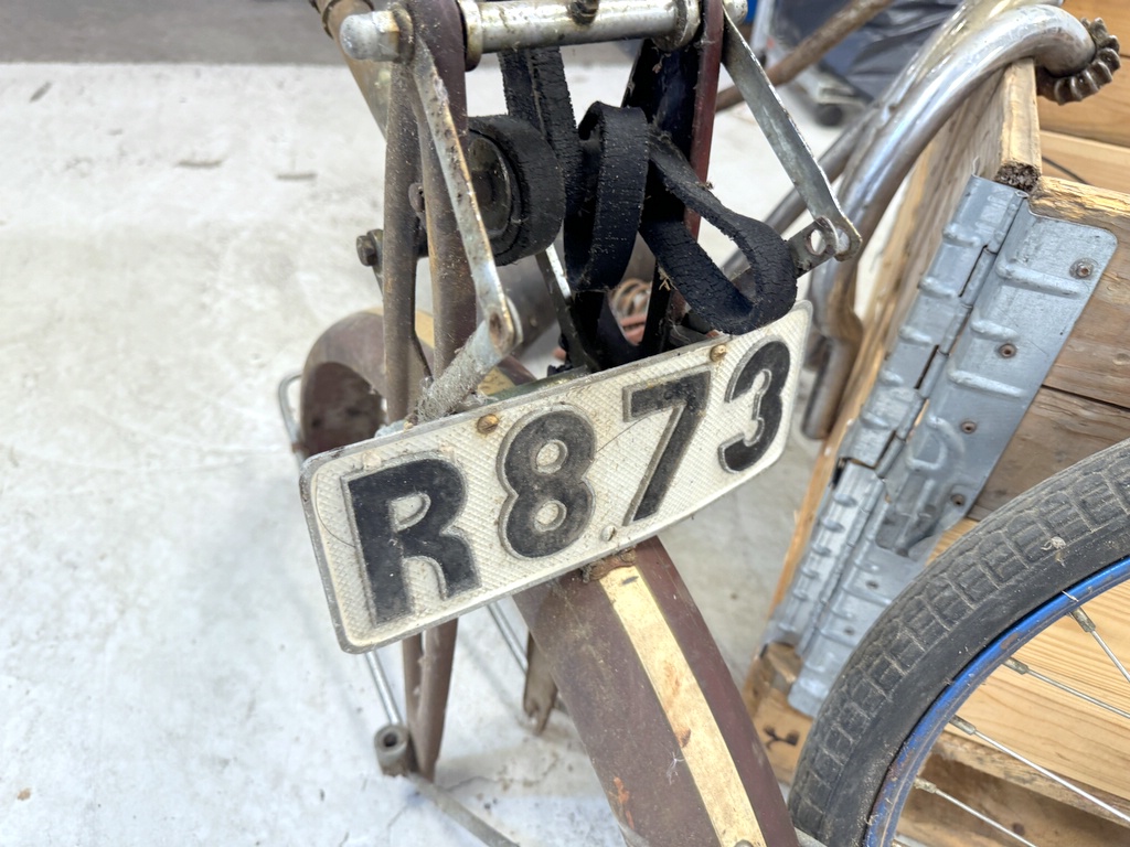 Pall med MC/mopeddelar Pall med MC/mopeddelar